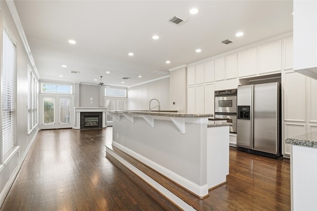 Building Photo - 2304 Albans Rd Unit B