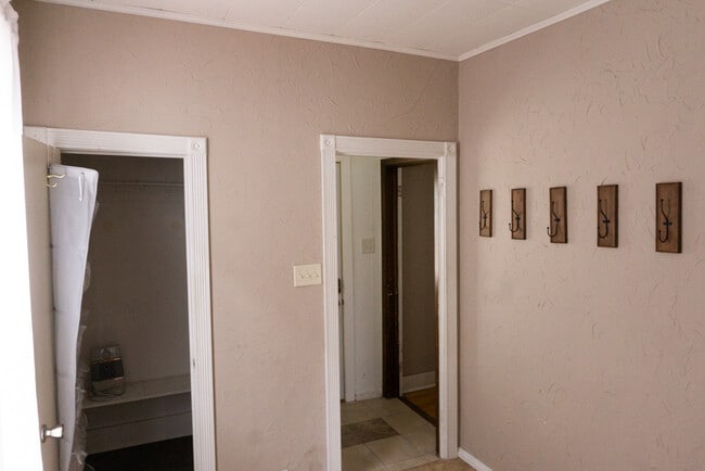 View of mudroom facing south - 622 End Ct Unit 622 End Ct