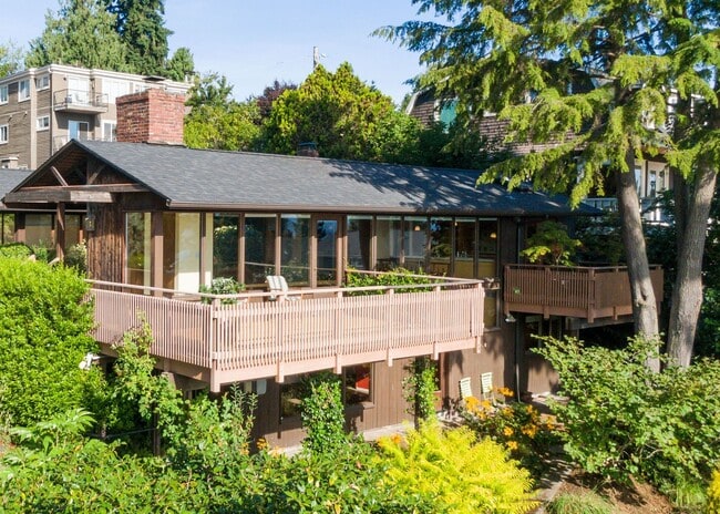 Building Photo - 4Bd/2.75Ba Seattle House