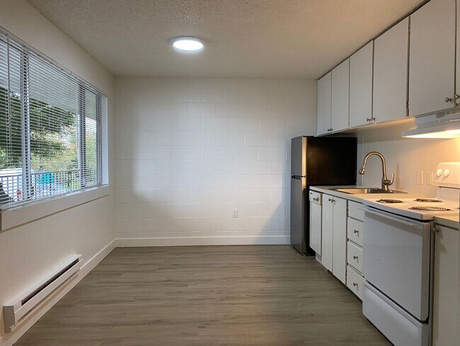 Photo - Christine Apartments