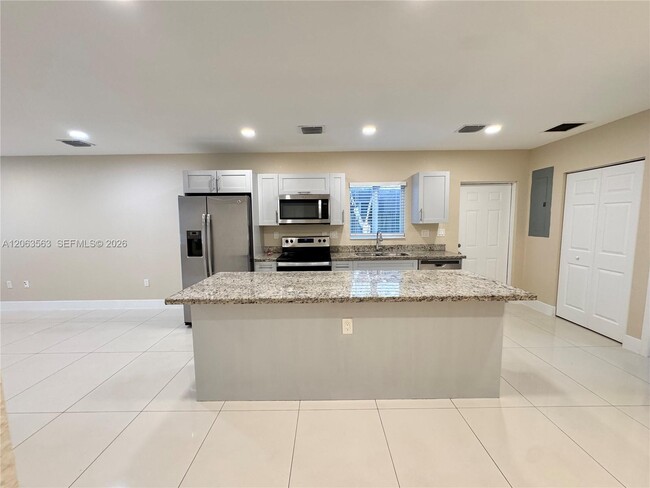 Building Photo - 1770 NW 55th St Unit 1