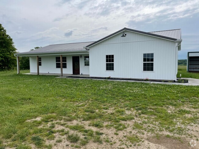 Building Photo - Country house retreat on 10 fenced acres f...