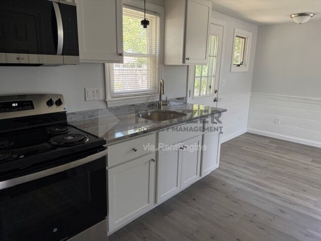 Building Photo - 4 Crescent