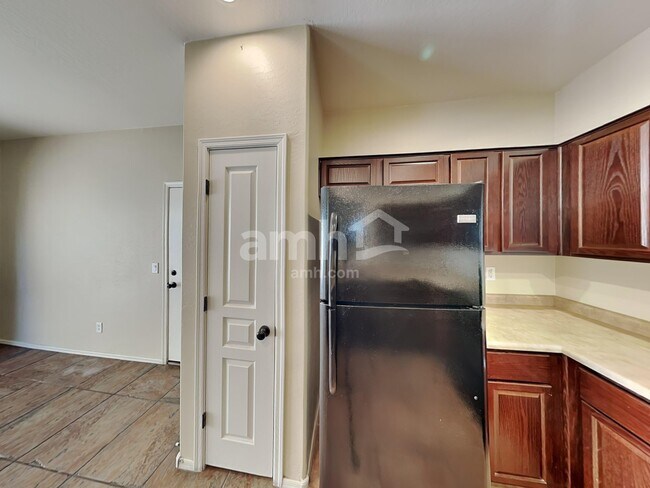 3774 E Santa Fe Ln