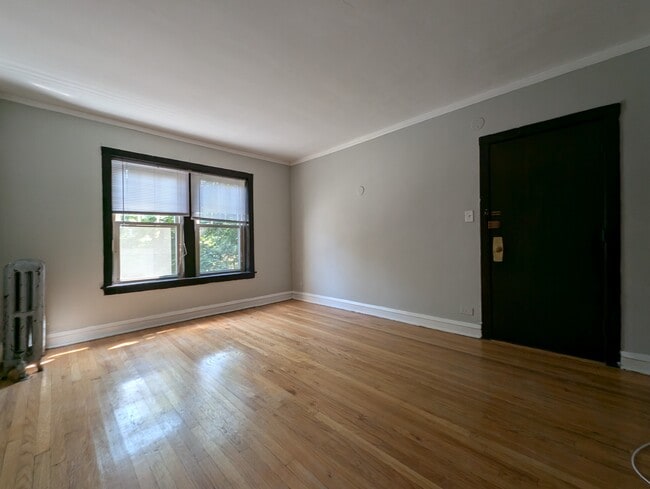 Building Photo - 4912 N Hoyne Ave Unit 2102-1E