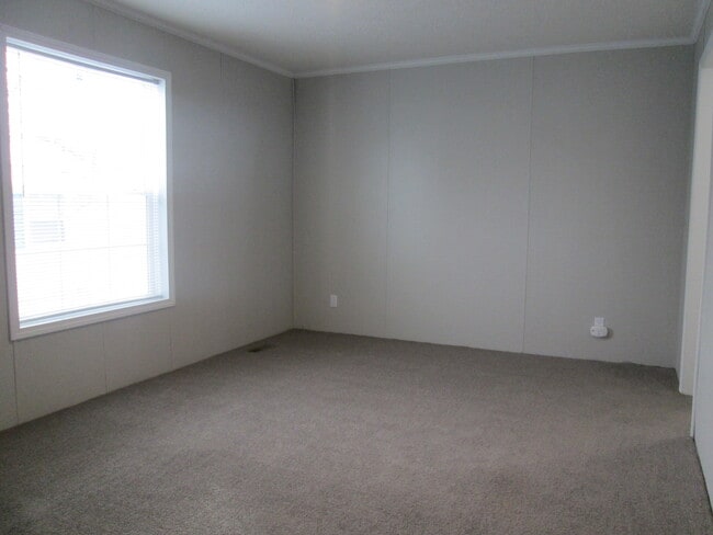 Photo - 153 Hawthorne Dr