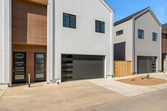 Building Photo - 1889 Notre Dame Blvd