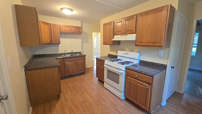 Building Photo - Cozy 3 Bedroom Home for Rent - West Rockford