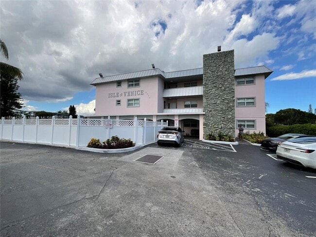 Photo - 2775 Taft St Unidad 211