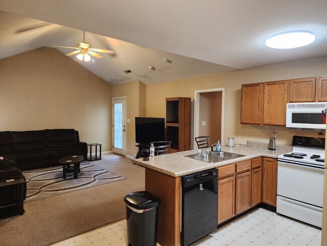 Kitchen / living room - 1445 Ford Rd Unidad A