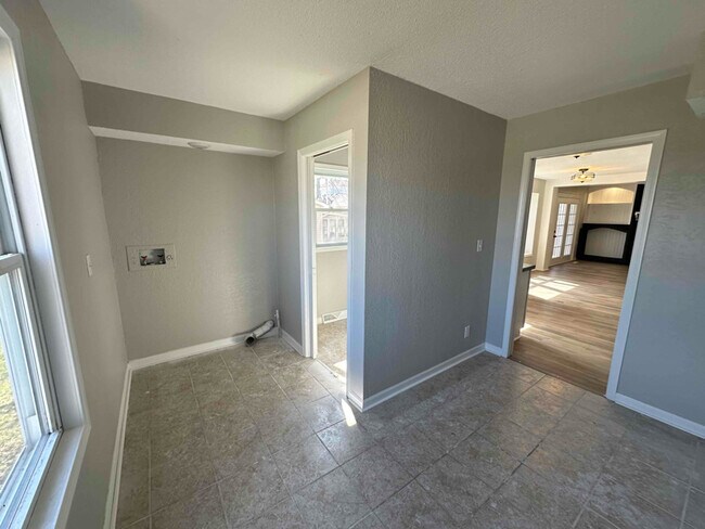 Photo - 1000 Van Fleet St