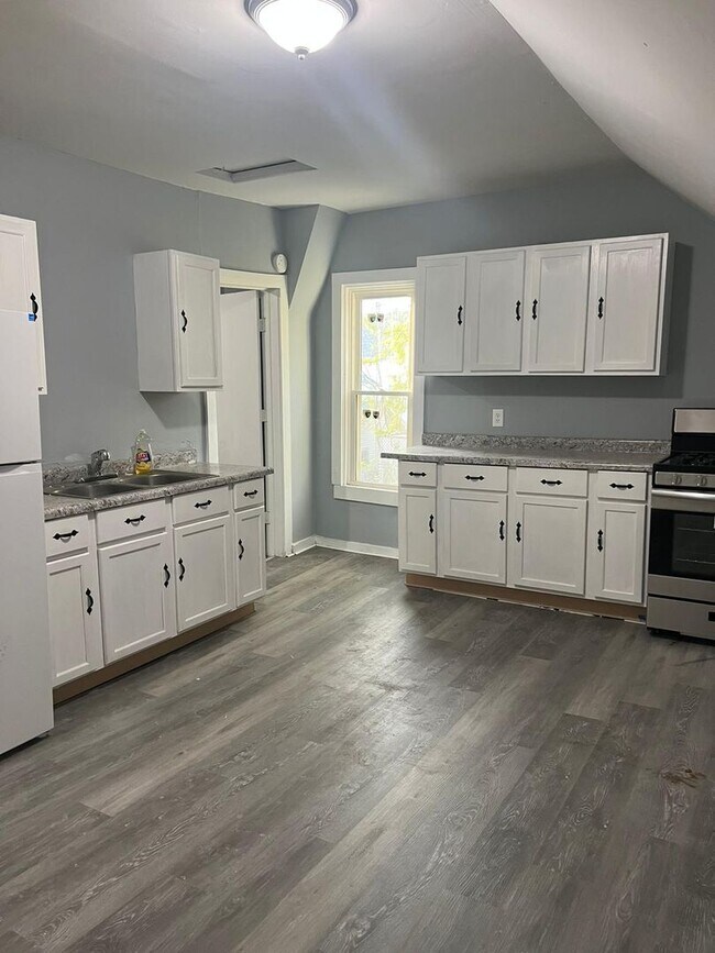 Photo - 1320 Maple St Unit Upper