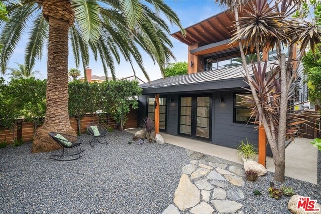 Photo - 4027 Moore St