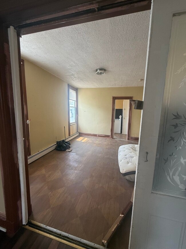 Photo - 417 42nd St