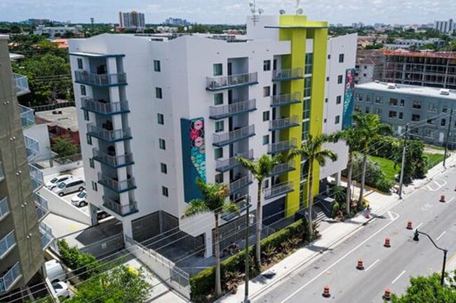 Vista del Rio Apartments