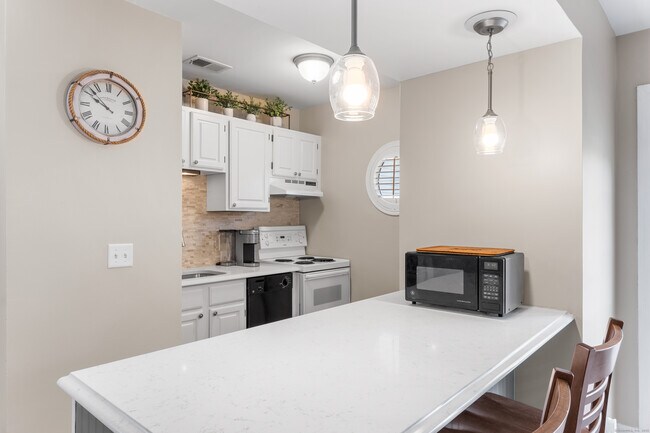 Photo - 2124 Old Pond Ln Unidad 2124