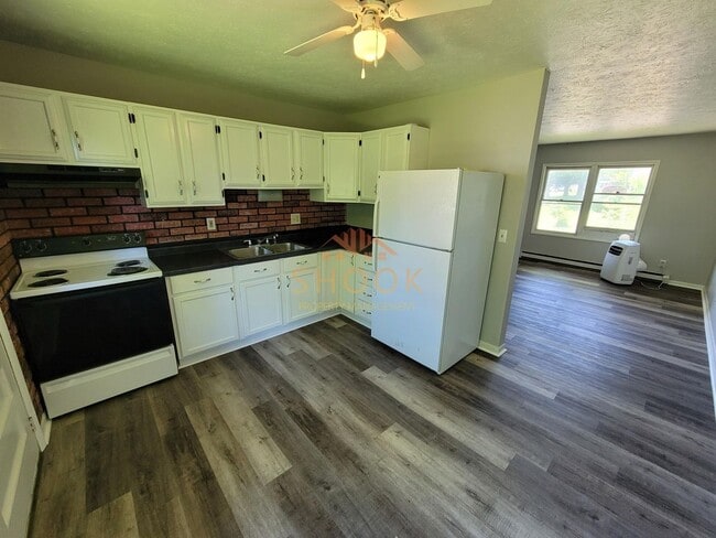 Photo - 3BR/2BA BI-LEVEL ON LAFAYETTE'S SOUTH SIDE