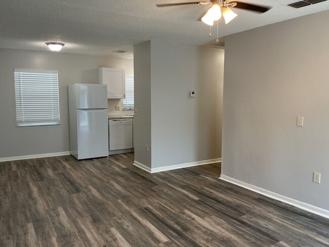 Building Photo - Pesanti 1337-1339 E. Myrtle Unit 1339 Myrtle