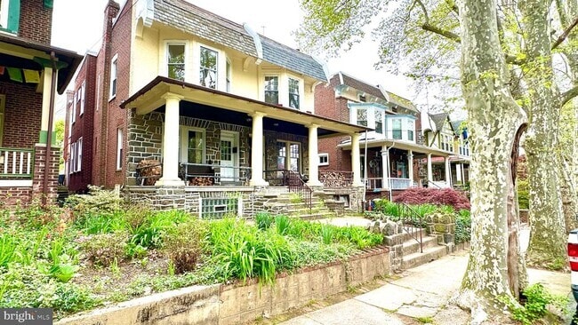 Building Photo - 325 W Seymour St Rental