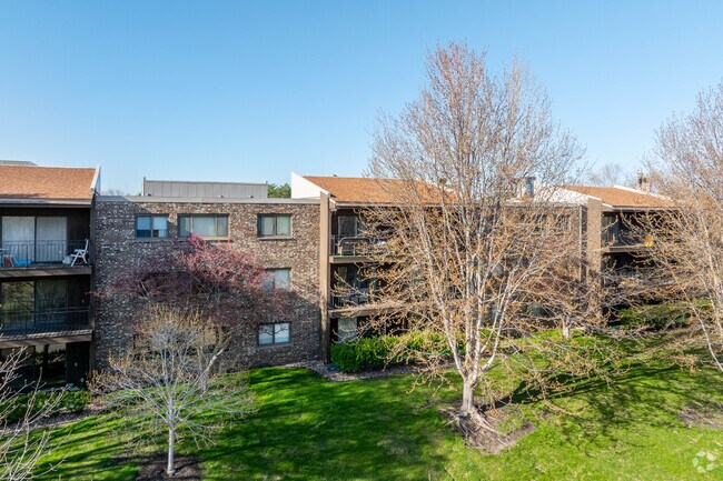 The Heatherton - The Heatherton Apartments