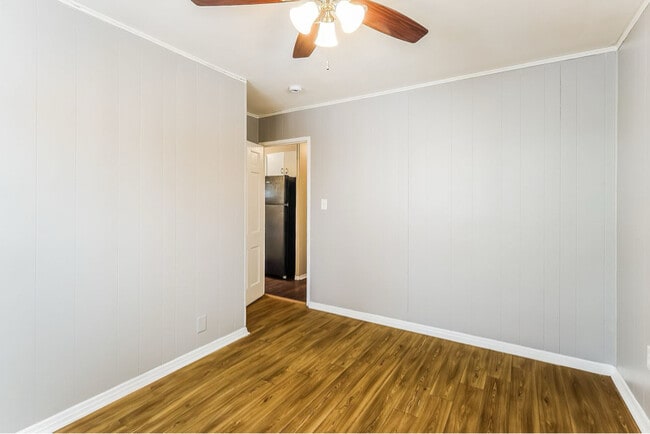 Photo - 2659 Niagara St