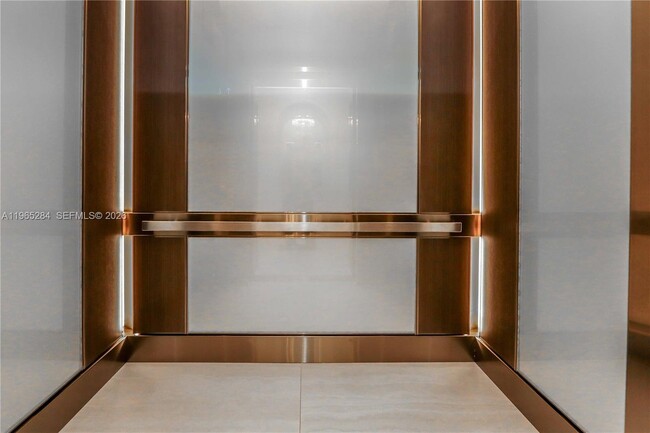 Photo - 3801 NE 207th St Unidad 704