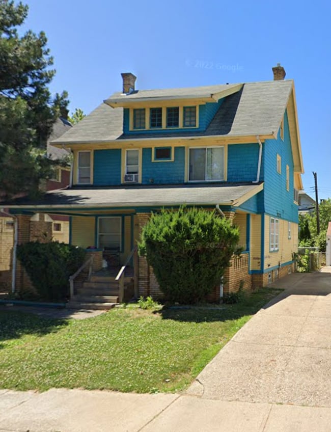 Building Photo - Coming Soon! Section 8 Accepted! Renovatio... Rental