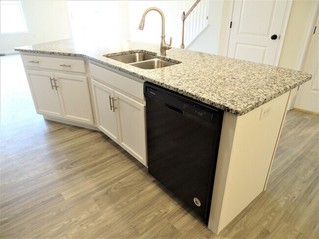 Photo - 349 Cedar Holw