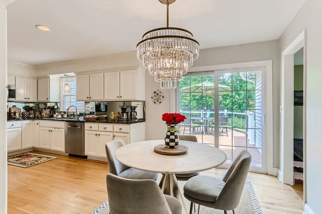 Photo - 911 Lilac Ln