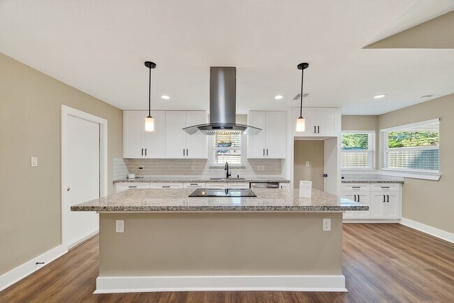 Photo - 2103 Woodway Dr