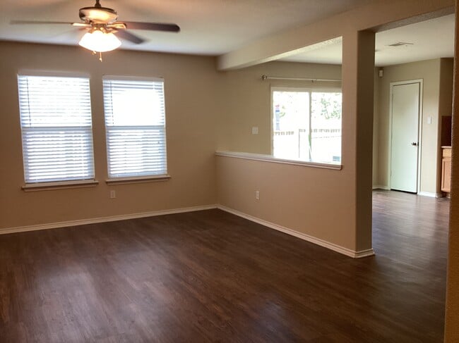 Photo - 113 Hays Forest Cv