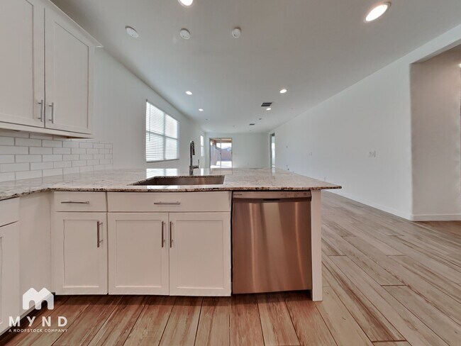 Photo - 19353 W Elm St