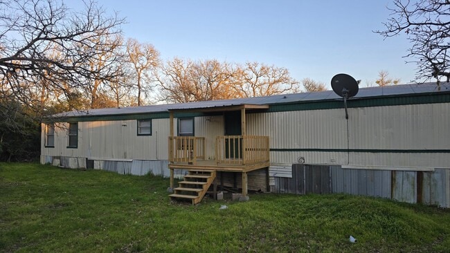 Building Photo - 8315 Burleson Manor Rd Unit B