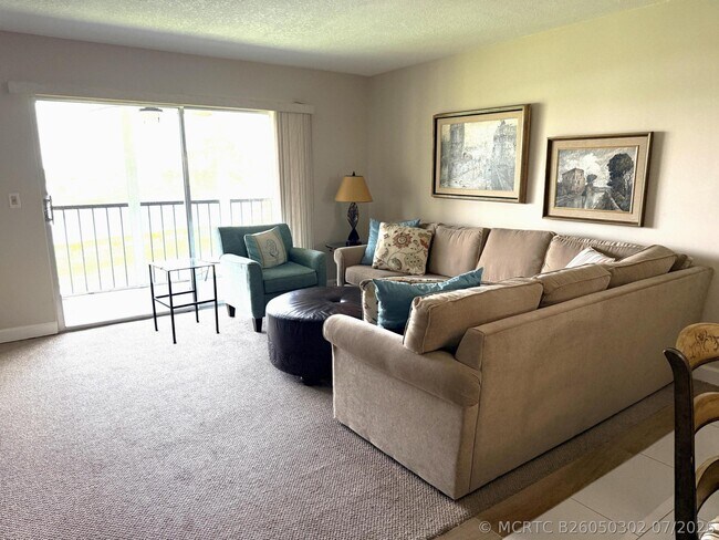 7146 Huntington Ln Unit 403