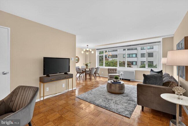 1545 18th St NW Unit 303