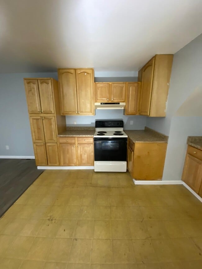 Building Photo - 1140 Wolf St Unit 3