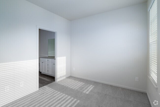 3BR, 3BA - 1495SF - Second Bedroom