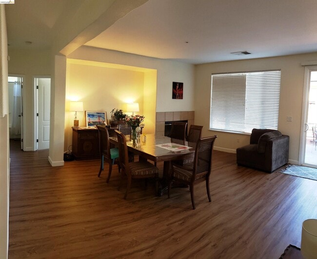 Photo - 147 Trent Pl