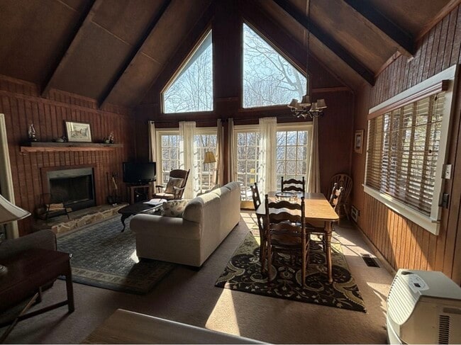 Photo - 490 Chalet Village Dr