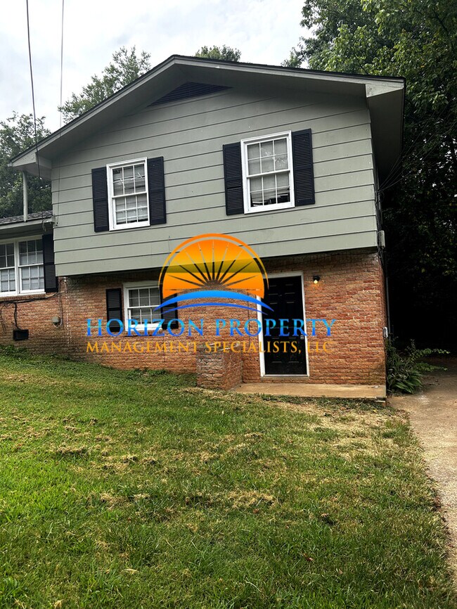 Building Photo - 2727 Clayton Dr NW