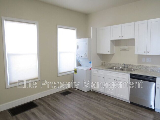 715 W 10th St Unit 1