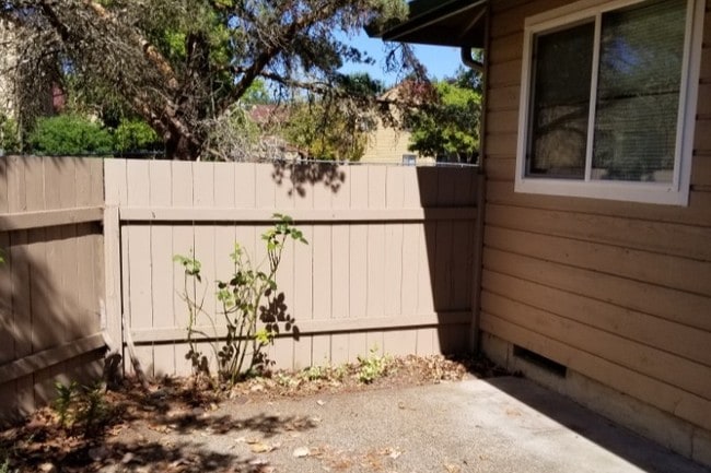 Patio - 3324 NE Lancaster St Unit Apt 1