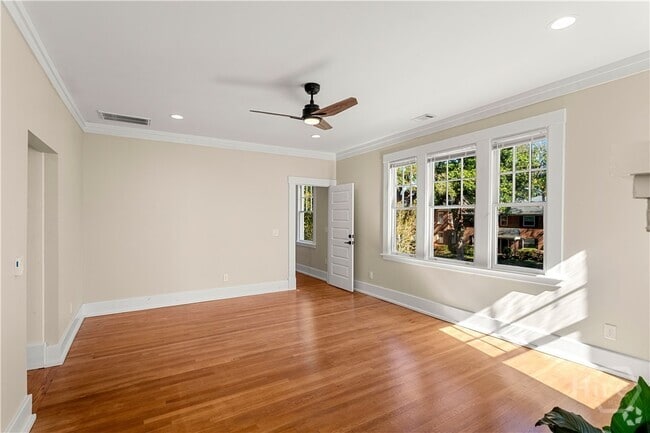 Building Photo - 123 E 55th St Rental
