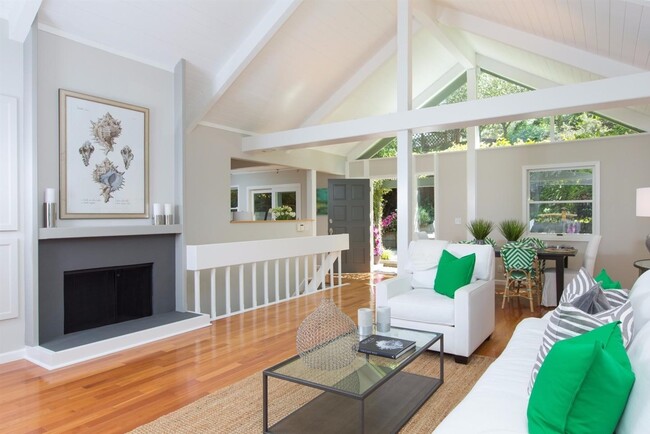 Great Home in Central Mill Valley Location - Great Home in Central Mill Valley Location