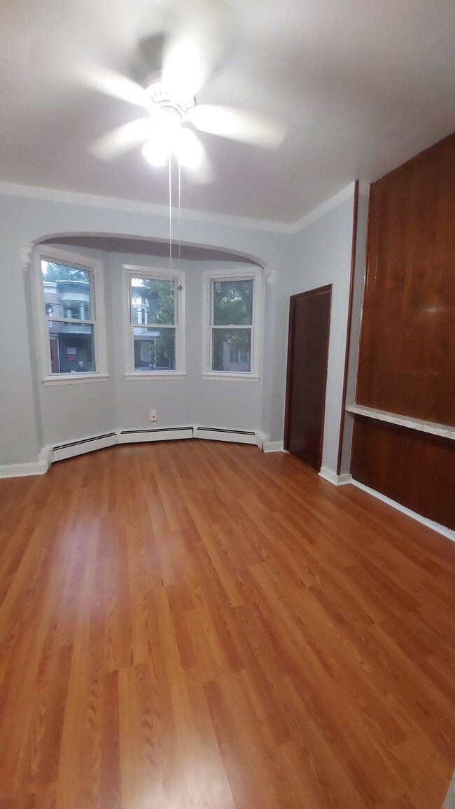 Building Photo - 256 Bowers St Unit 1st Floor