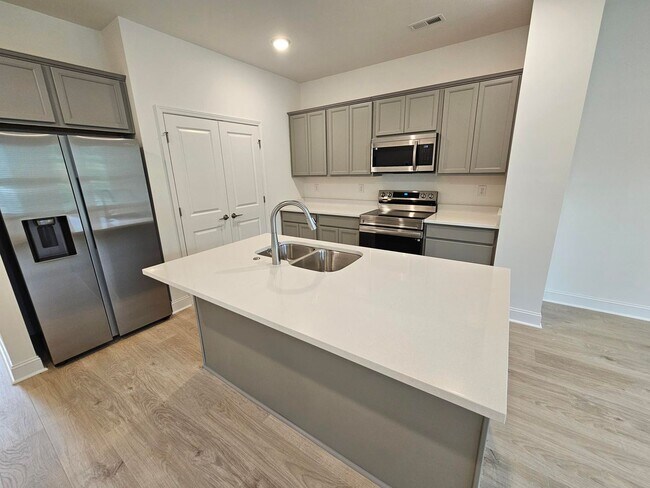 Photo - South Knoxville Brand New Construction uni...