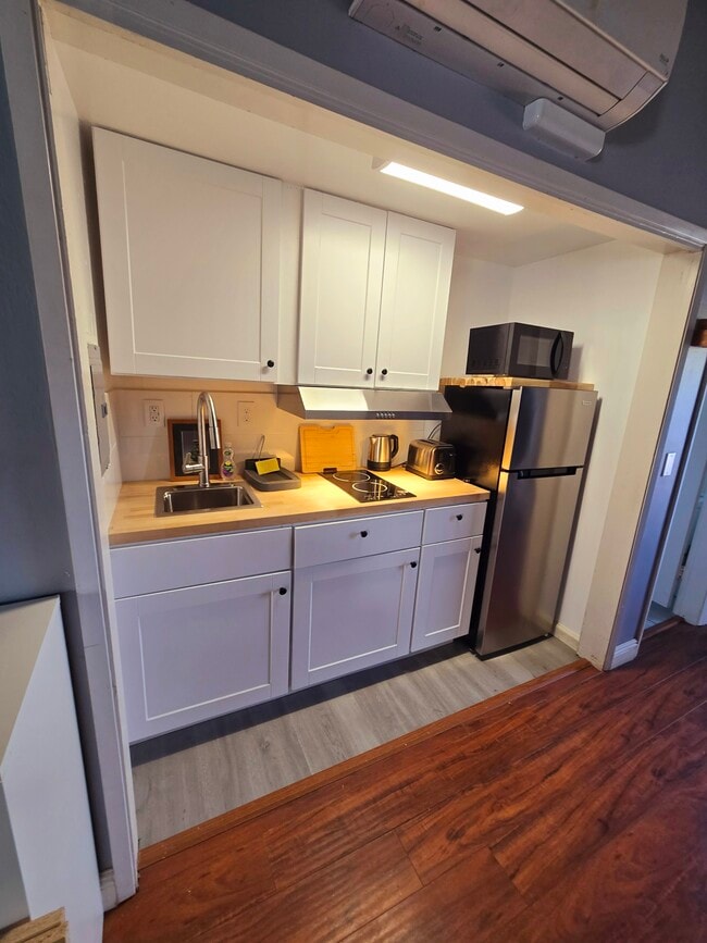 Building Photo - 2471 E Canal Dr Unit Sequoia studio