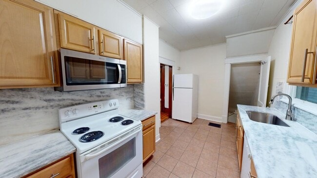 163 E Maynard Ave