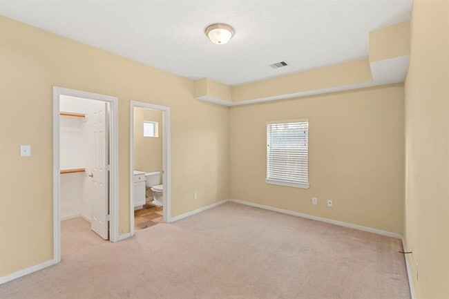 Photo - 5734 Kansas St