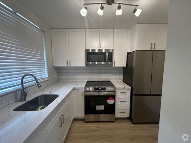 Building Photo - Available Now!  1 bedroom/ 1 bathroom/ 1 a... Rental